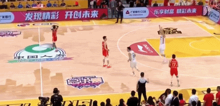 媒体人：孙铭徽在广厦对阵青岛G4赛后就曾将球扔到观众席