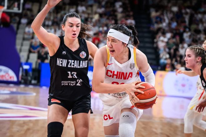 恭喜！中国女篮又一26岁1米85前锋崛起：宫鲁鸣造工兵5次抢断闪耀