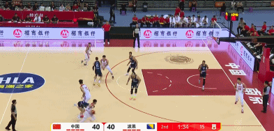 中国男篮上半场11人轮换9人得分：全队20篮板&3分14中7