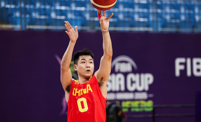 连中三分却成防守漏洞！高诗岩13分钟6失误 他与杨溢比谁更强？