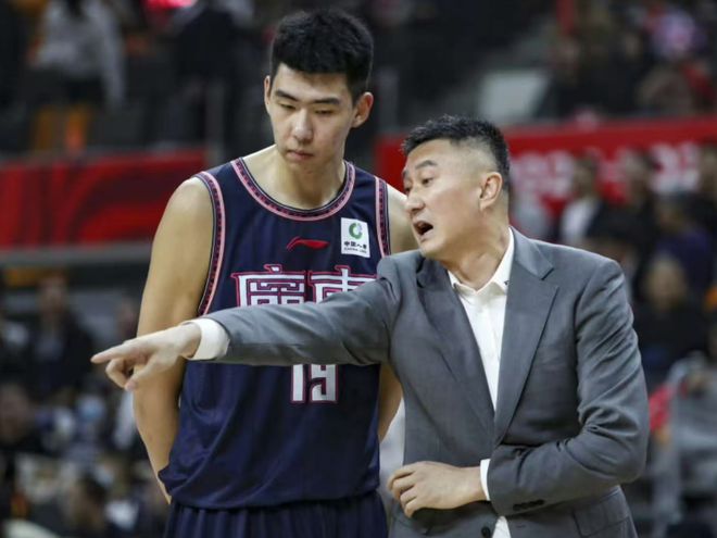 广东男篮阵容大调整！张明池正式解约，张文逸C类合同留队