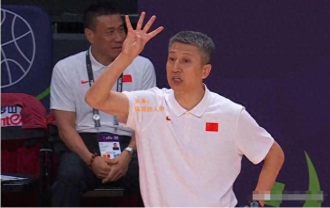 中国男篮有四人打不了硬仗，没有培养价值，球迷：以后别再征召了