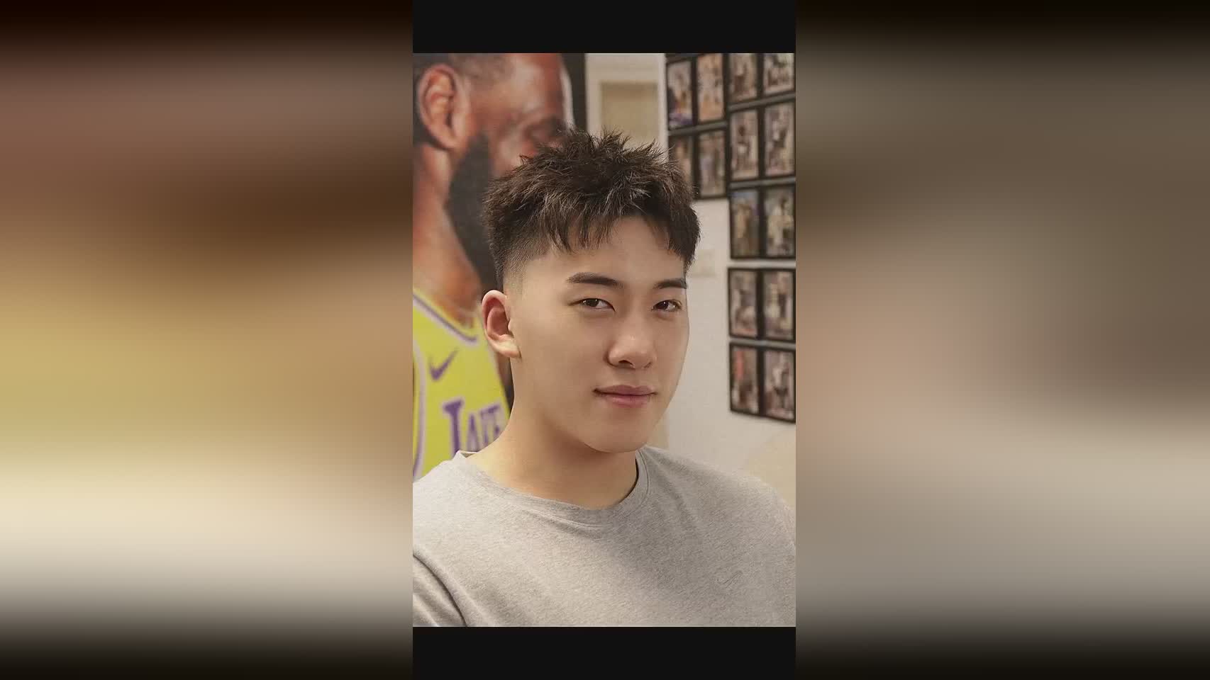 “暑假工”打完了！中国男篮前锋王俊杰的最新发型 你给几分？