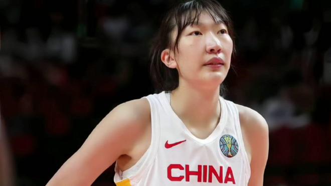 女篮90-81战胜尤文图特 球员评价：2人满分，8人及格，4人低迷