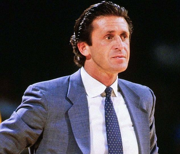 1笔签约达成，雄鹿酝酿大交易！NBA神级纪录诞生，湖人宣布新决定