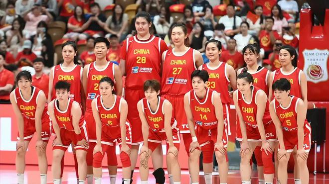 日本队下“黑手”，女篮主力上场22分钟一身淤青，赛后宫鲁鸣怒斥