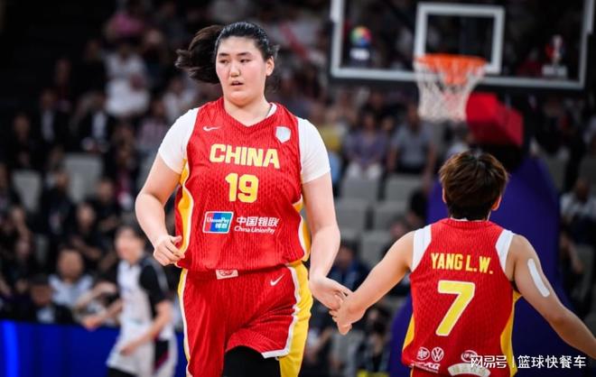 女篮22分大胜后迎坏消息！中国二队63分惨败：张子宇都救不了他们