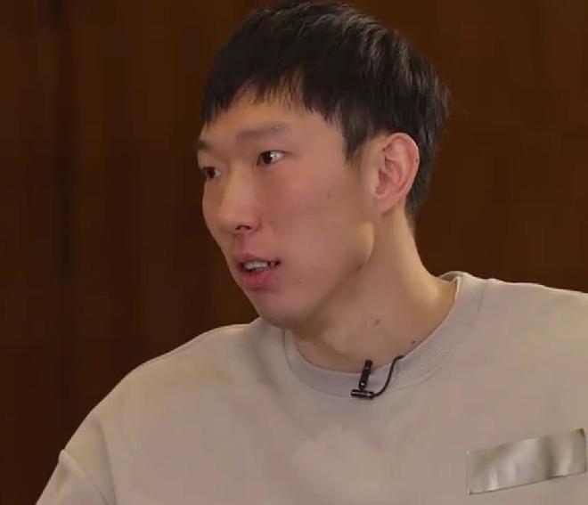 周琦谈被球迷质疑“养老”：理解，他们期待首钢有一个好的成绩