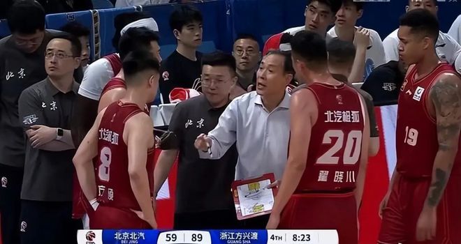 季后赛场均1.4分！北京3冠元老表态这不是结束，球迷：还是结束吧