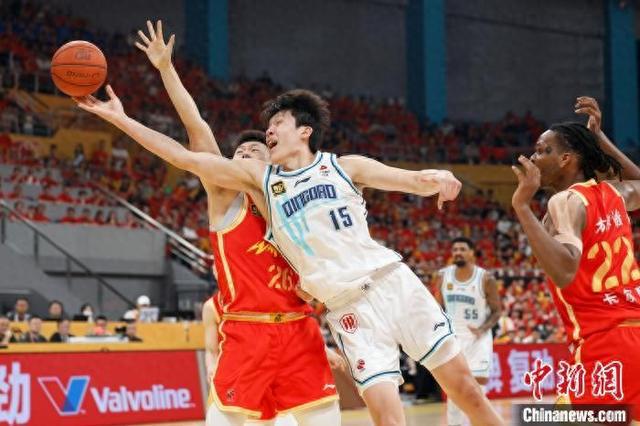 中国球员杨瀚森NBA首轮第16顺位被开拓者队选中