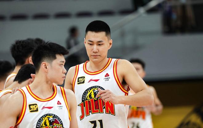 练级成功！辽篮召回25岁悍将，1招强过李晓旭，杨鸣重建锋线组合
