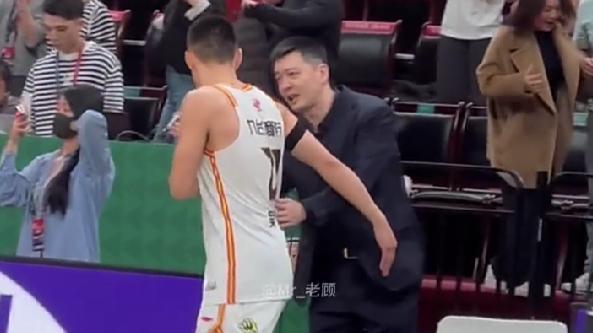 辽篮深夜传喜讯！但球迷都替大C捏把汗，是杨鸣不想用还是人才多?