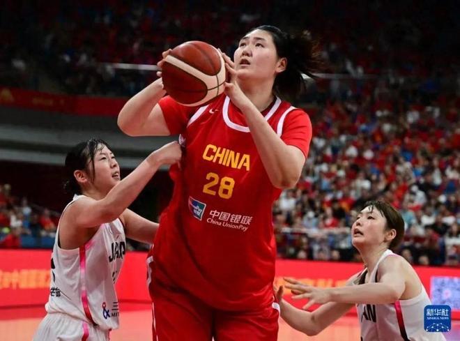 大爆冷！中国女篮输球原因揭晓，评分一目了然，宫鲁鸣脸色铁青