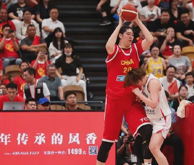 女篮两新人张子宇、刘禹彤对比，张子宇有三点明显不如刘禹彤强