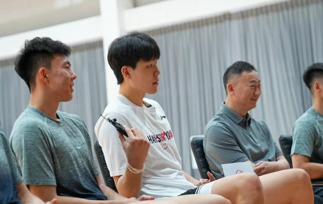 杨瀚森：差距并非不可逾越，要勇于尝试走出去