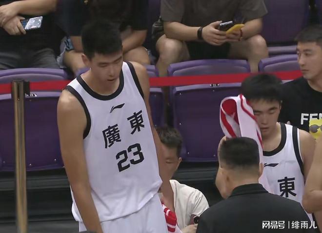 挤走徐昕+逼退张明池！杜锋扶正男篮“新中锋”，广东的内线一哥