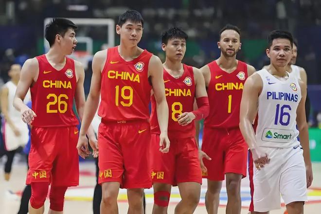 23：00正式打响！中国男篮12人名单出炉，两悍将落选，郭士强没错