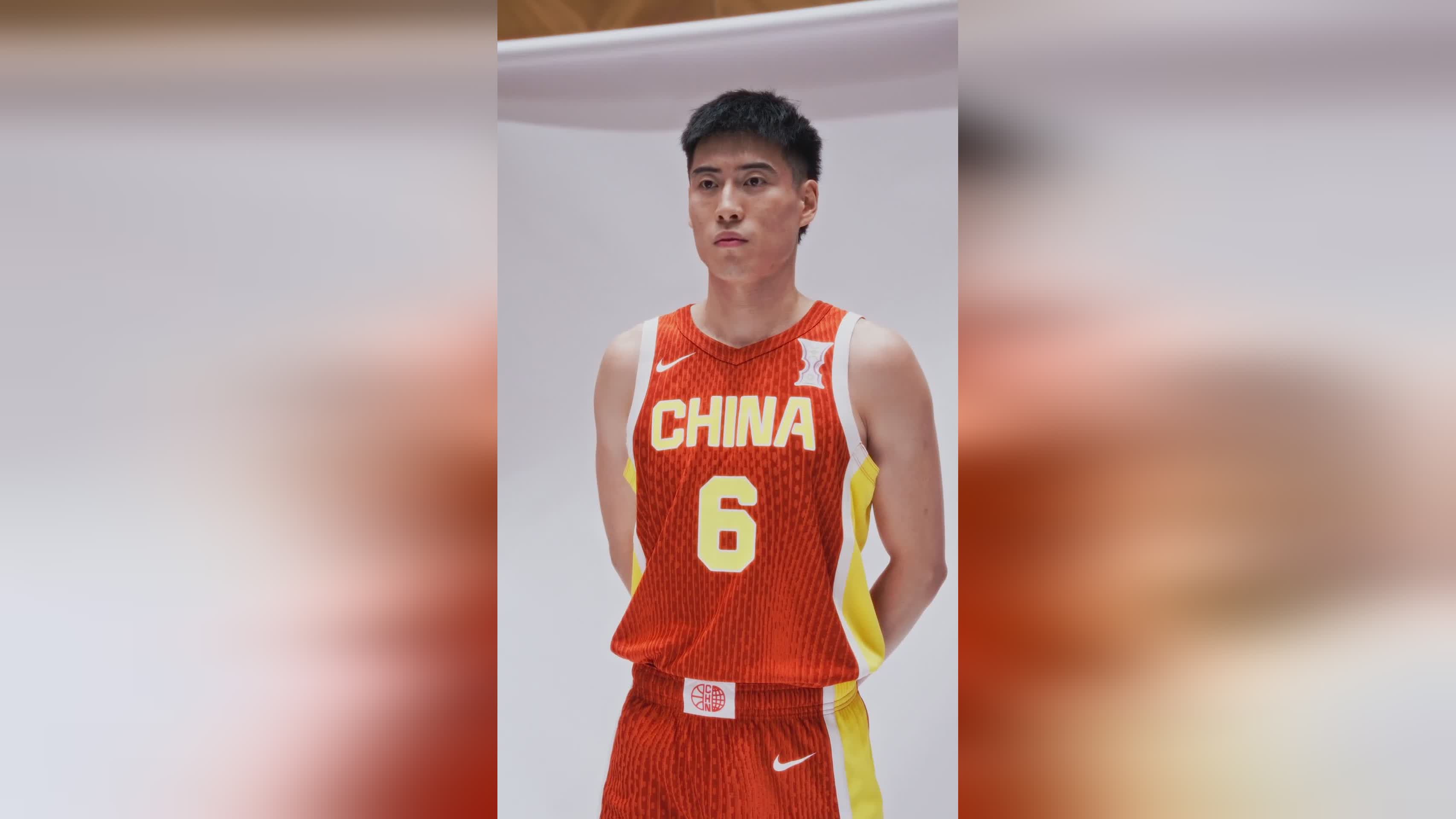 中国男篮亚洲杯定妆照拍摄花絮来袭 张宁现身 徐杰未出镜