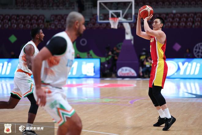 三分雨！中国男篮今日三分28投15中 产效皆远超印度男篮