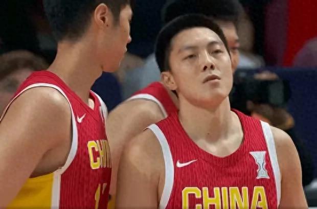 决胜3.9秒，胡明轩3分绝杀不中，郭士强一举动亮了，难怪球员服他