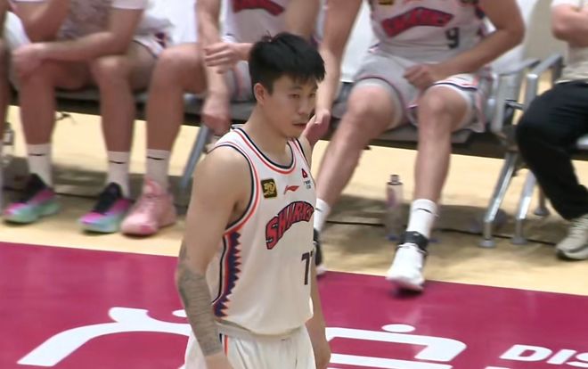 15中3仅7分！上海男篮锋线强援首秀太拉垮，卢伟冲击四强成空谈？