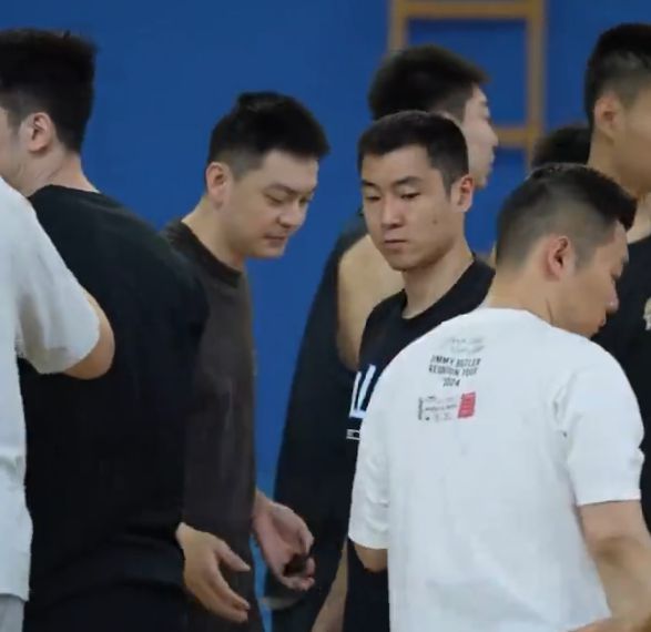 辽篮下午两点官宣！杨鸣出镜，三旧将回归，二哥带头，双核缺席