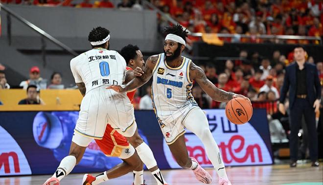 终于回来了！超级得分手重返北京首钢，许利民靠他争冠