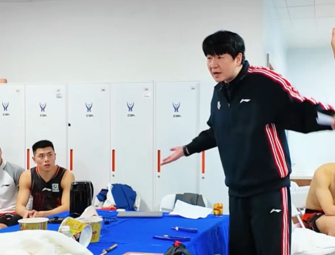 输广厦邱彪更衣室发飙！极度不满最后时刻防守态度，渴望凶狠！