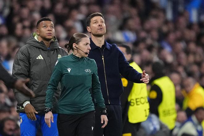 体坛联播｜阿森纳欧冠豪取6连胜，曼城客场2比1逆转皇马