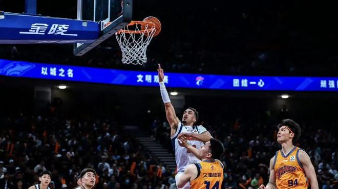 CBA最新动态，带来广东男篮新外援、辽宁男篮新大外援以及北京男篮教练员的最新消息！