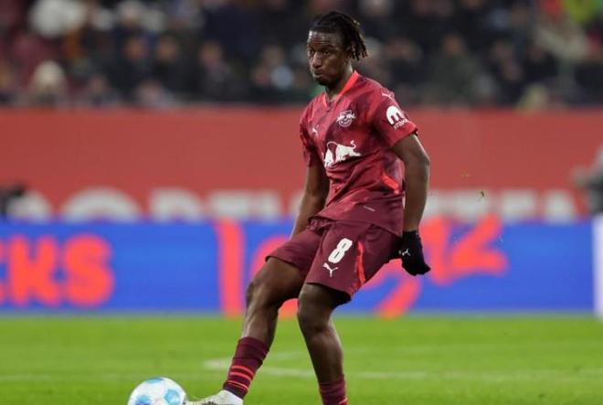 队报：朗斯将在冬窗签下莱比锡中场海达拉，转会费300万欧元