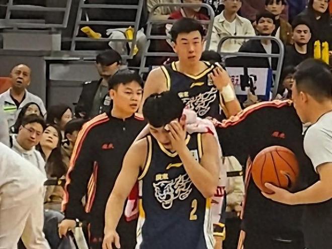 广东迎伤病潮！徐杰眉骨开裂杜润旺肩部撕裂，两新援至今一场没打