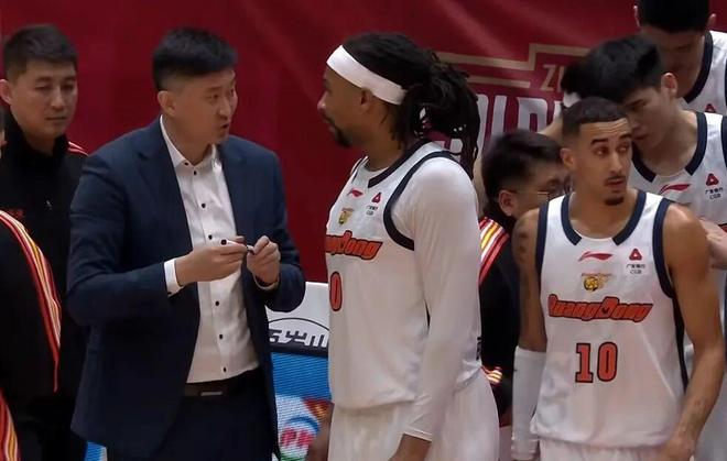 广东男篮3分险胜浙江，徐杰13+4胡明轩低迷 王洪泽陈家政可圈可点