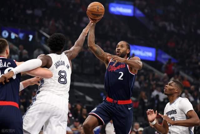 生涯之夜！奇兵轰27分打爆快船！全场鸦雀无声，哈登带伤13+6