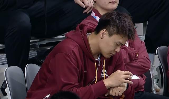 男篮为何2连败？看看媒体人咋说，贾磊直言耻辱，麦穗丰怒斥固执