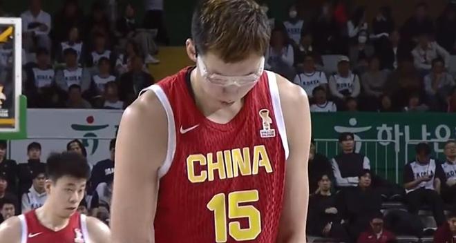 76-90！周琦17分15板，程帅澎19分伤退，中国男篮遭韩国双杀