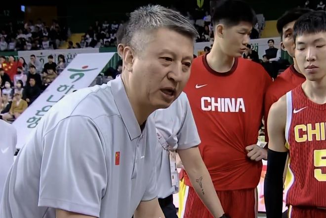 中国男篮连败根源：两战三分54投43铁 外线输14记三分多达42分