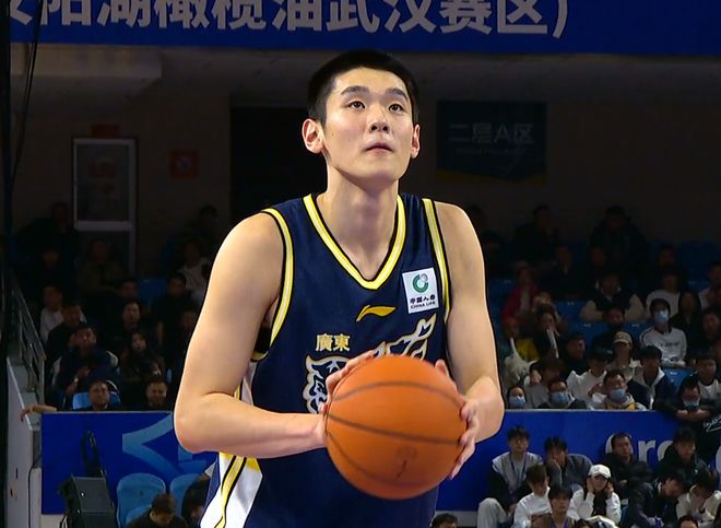 广东队18岁小将表现惊艳！解说大赞：完全超出大家的想象