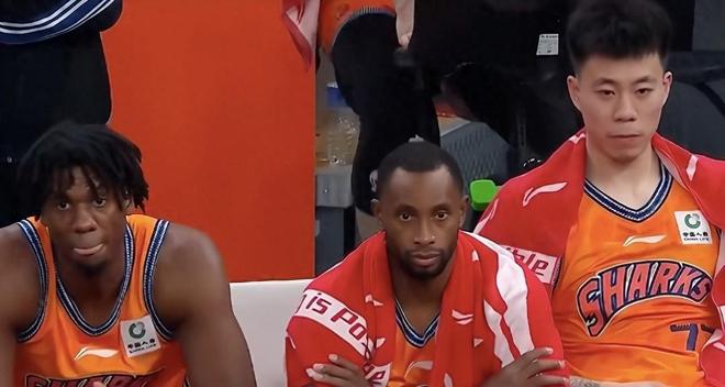 有惊无险！上海逆转迎开门红：张镇麟首秀10分，王哲林14分13板