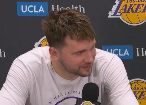 里夫斯称故意罚丢一球让东契奇拿到全场最高分来保持自信，后者：谢谢啊