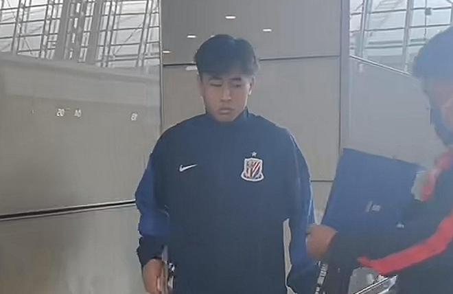 记者：上海申花5名外援以及谢鹏飞和戴伟浚随队出征亚冠客场