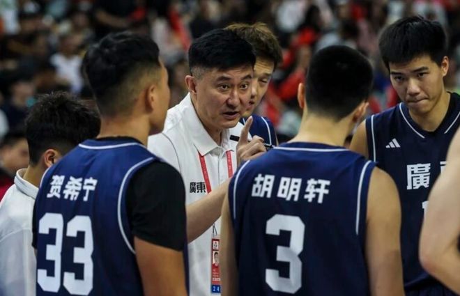 单节5个三分球！广东前锋大爆发，轻松挺进四强！