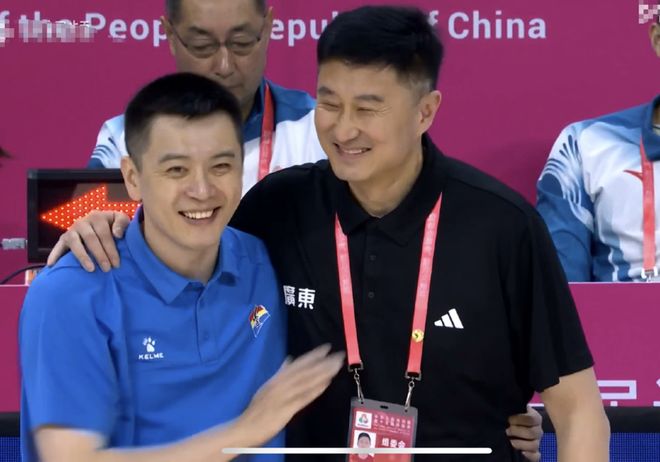 杨鸣彻底服气，第一次对广东和杜锋认输！辽篮时代终结，从他开始