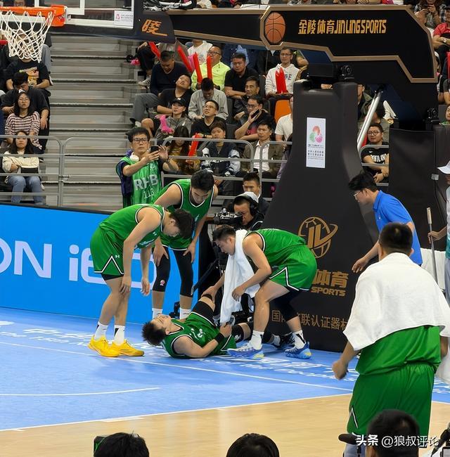 辽宁男篮官方：赵继伟诊断左侧大腿肌肉拉伤 后续恢复需详细检查